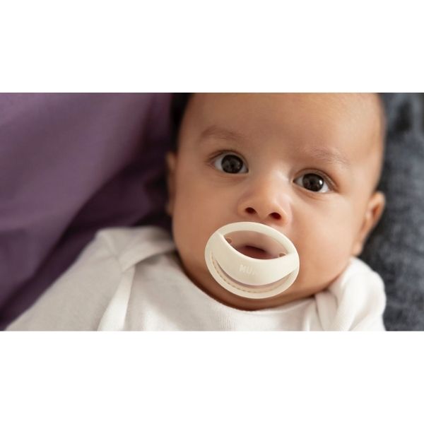 NUK MommyFeel Soothers 0-9 Months Mint/Off White 2pk