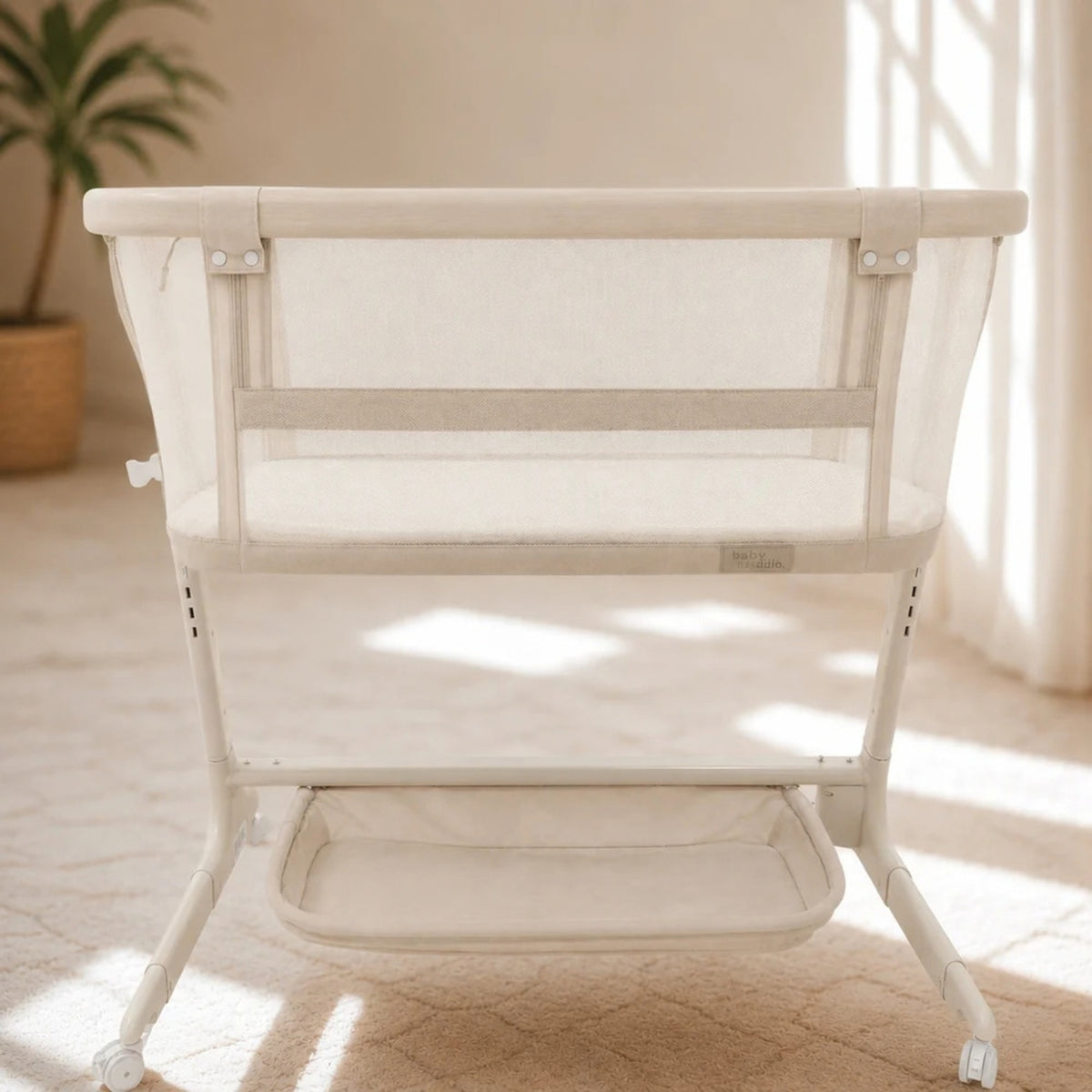 BabyStudio Dream Glider Bedside Sleeper - Auto Motion Bassinet