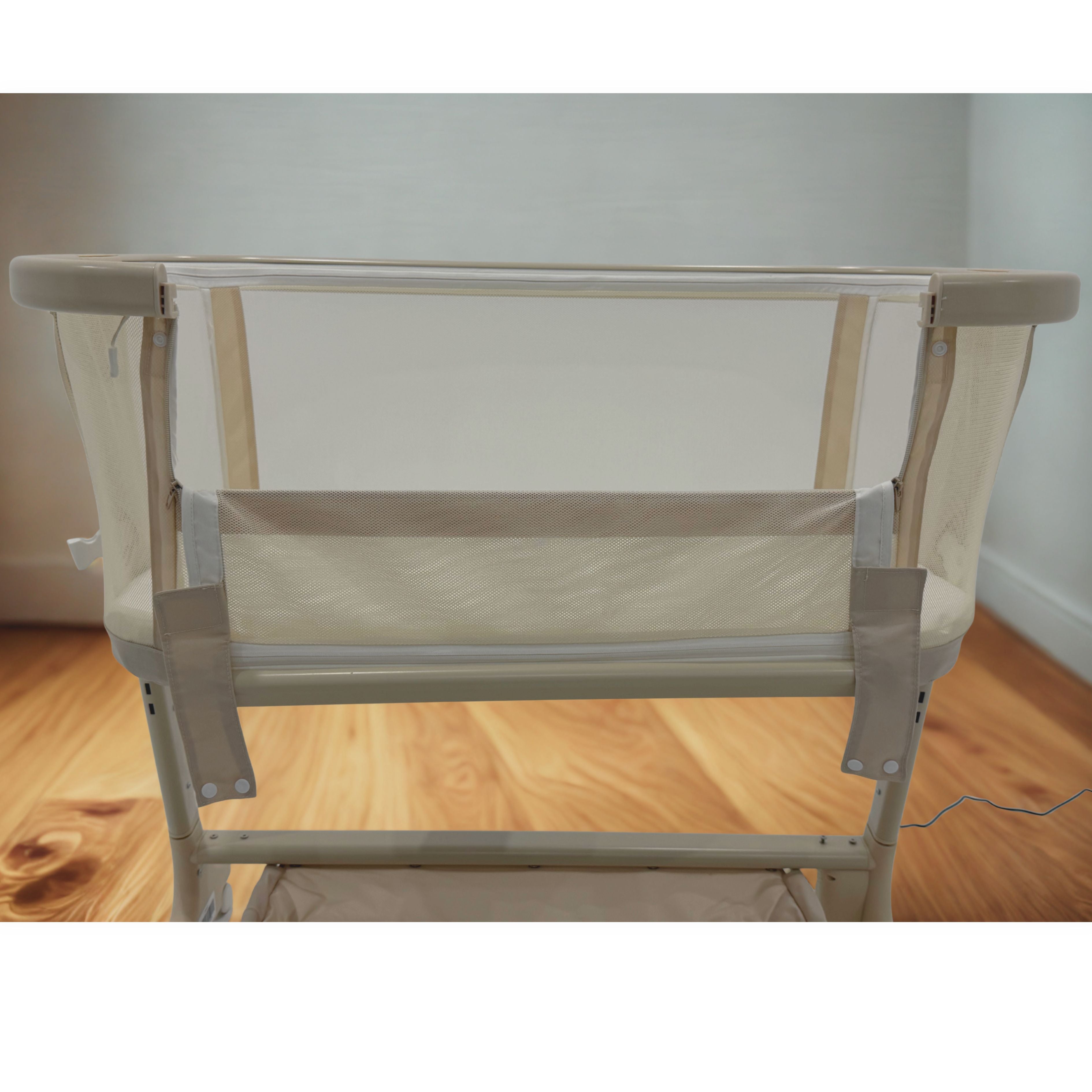 BabyStudio Dream Glider Bedside Sleeper - Auto Motion Bassinet