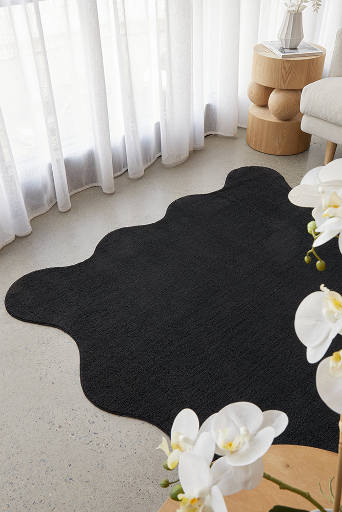 Sybaki Evelyn Black Rug