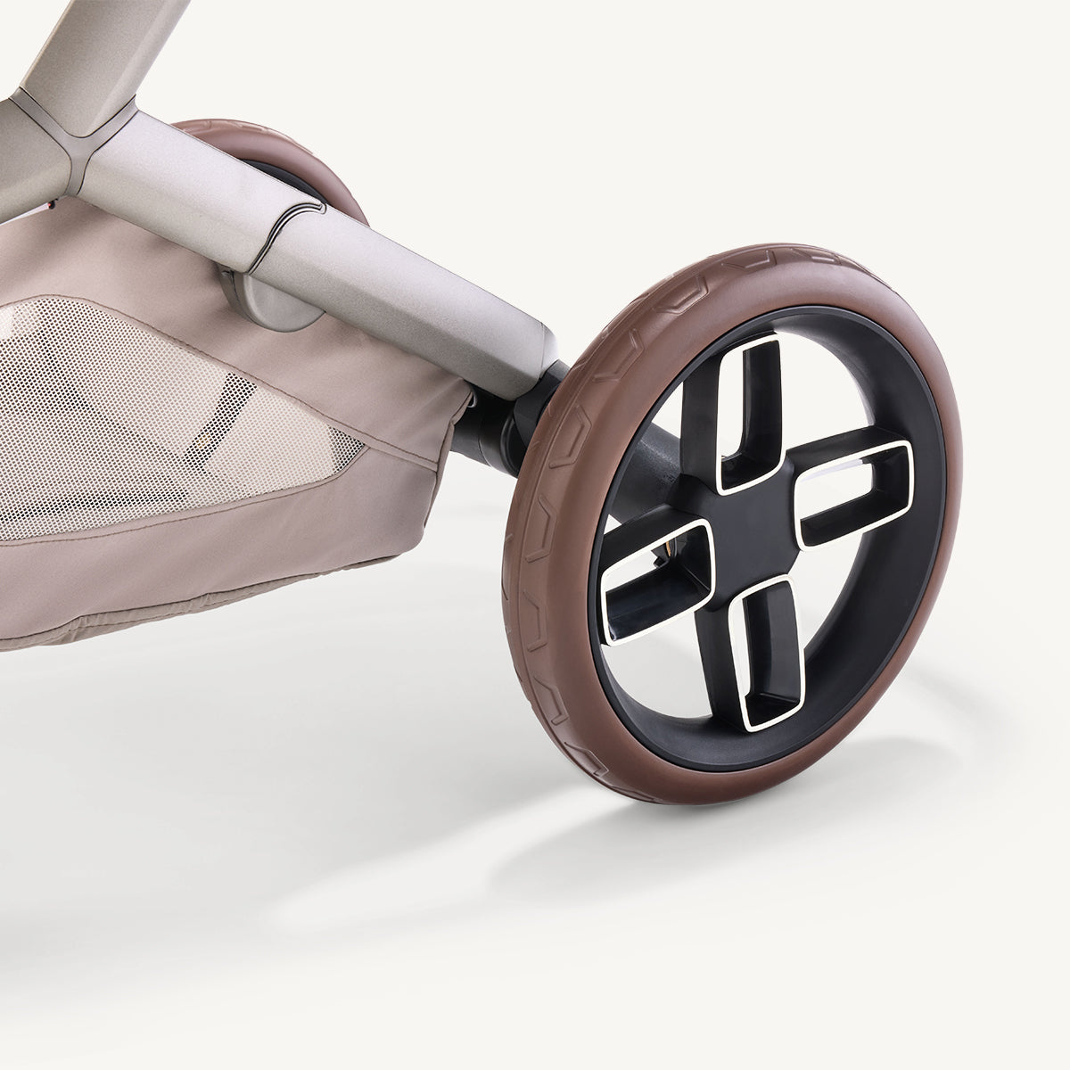 Maxi Cosi Fame+ Stroller with Bassinet Bundle