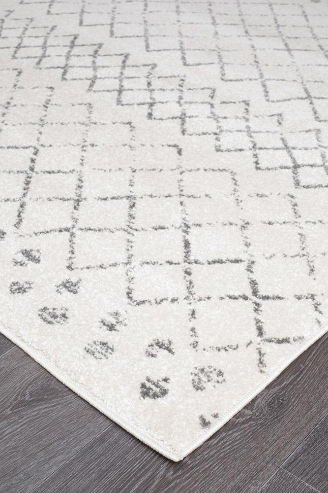 Sybaki Delilah White Runner Rug
