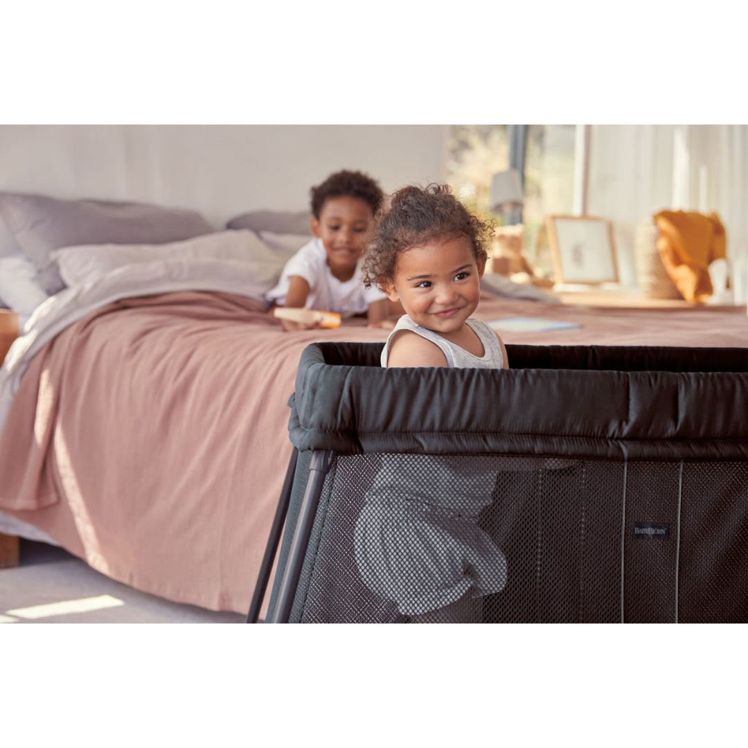 BabyBjorn Travel Cot Light Black Mesh