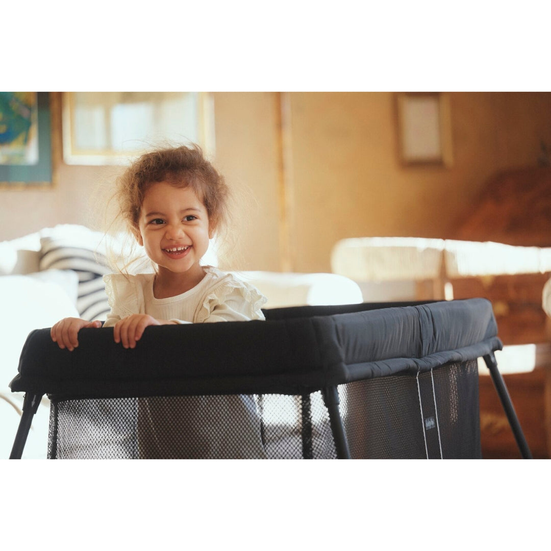 BabyBjorn Travel Cot Light Black Mesh