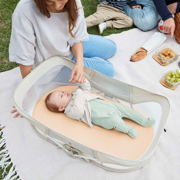 ErgoPouch Portable Bassinet Ecru Beige
