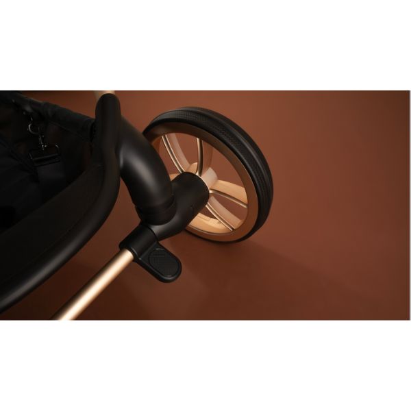 iCandy Peach 7 Pram Biscotti TRAVEL SYSTEM (includes Maxi Cosi Infant Carrier with Base)