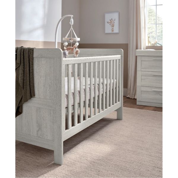 Mamas & Papas Atlas 5 piece set with Cot Bed, Dresser Changer, Mattress, Fitted Sheets and Mattress Protector - White