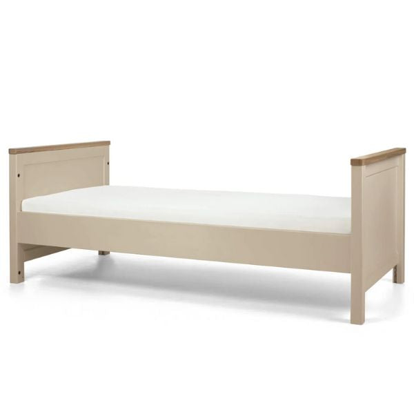 Mamas & Papas Harwell Cashmere 5 piece set with Cot Bed, Dresser Changer, Mattress, Fitted Sheets & Mattress Protector