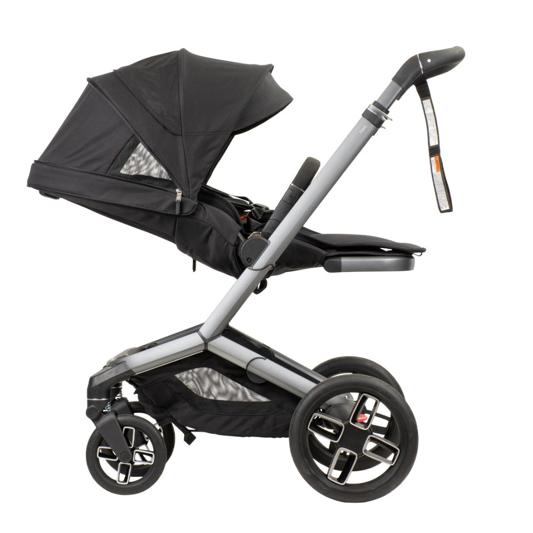 Maxi Cosi Fame Stroller Twillic Black with Carrycot Bundle