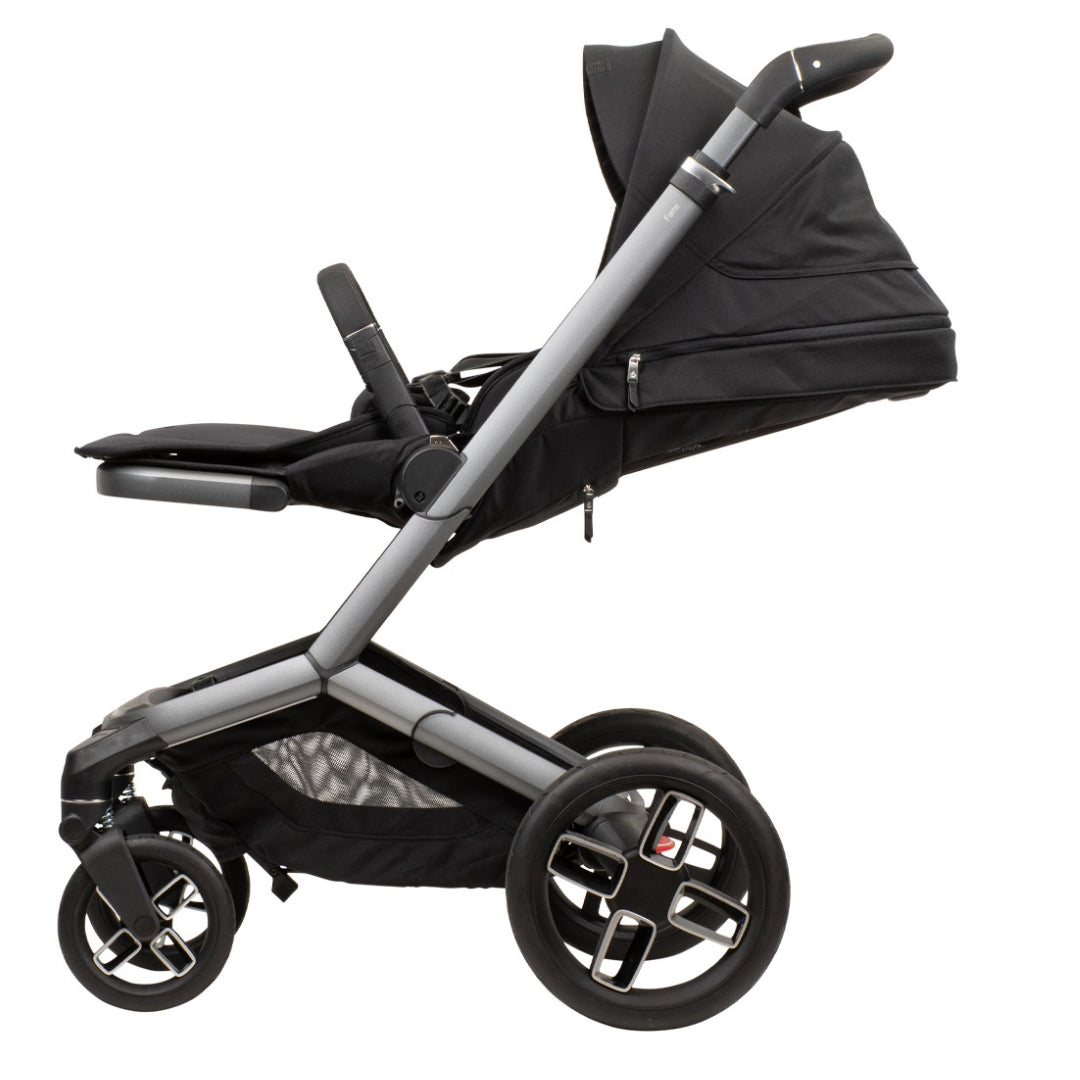 Maxi Cosi Fame Stroller Twillic Black with Carrycot Bundle