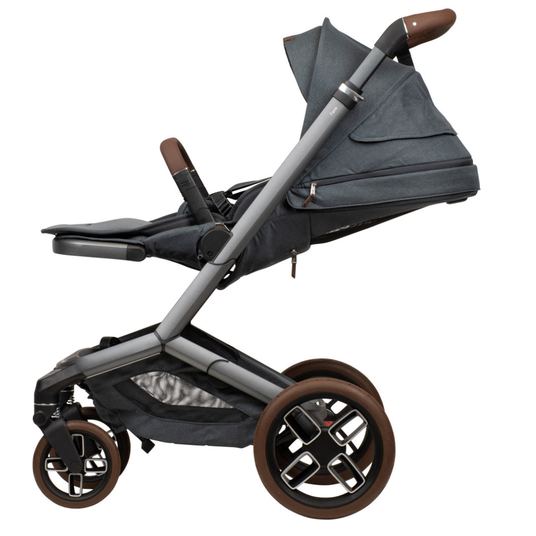 Maxi Cosi Fame Stroller Twillic Graphite with Carrycot Bundle