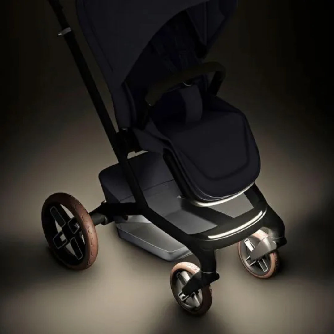 Maxi Cosi Fame Stroller Twillic Graphite with Carrycot Bundle