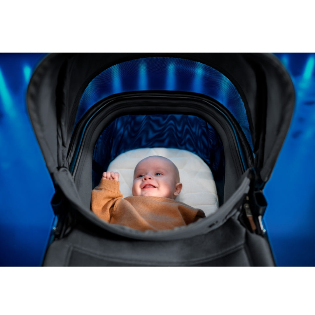 Maxi Cosi Fame Stroller Twillic Graphite with Carrycot Bundle