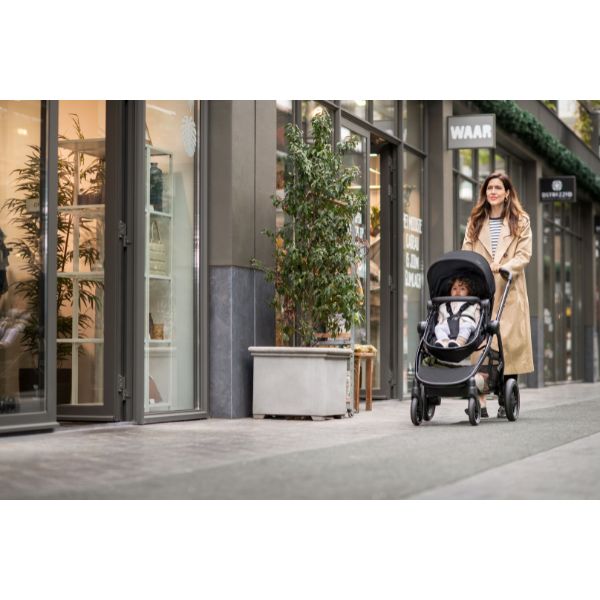 Maxi Cosi Mali Pram Twillic Black