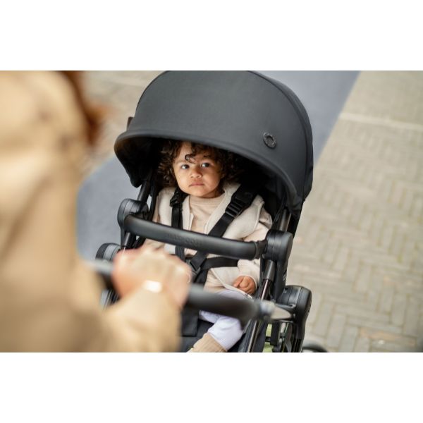 Maxi Cosi Mali Pram Twillic Black