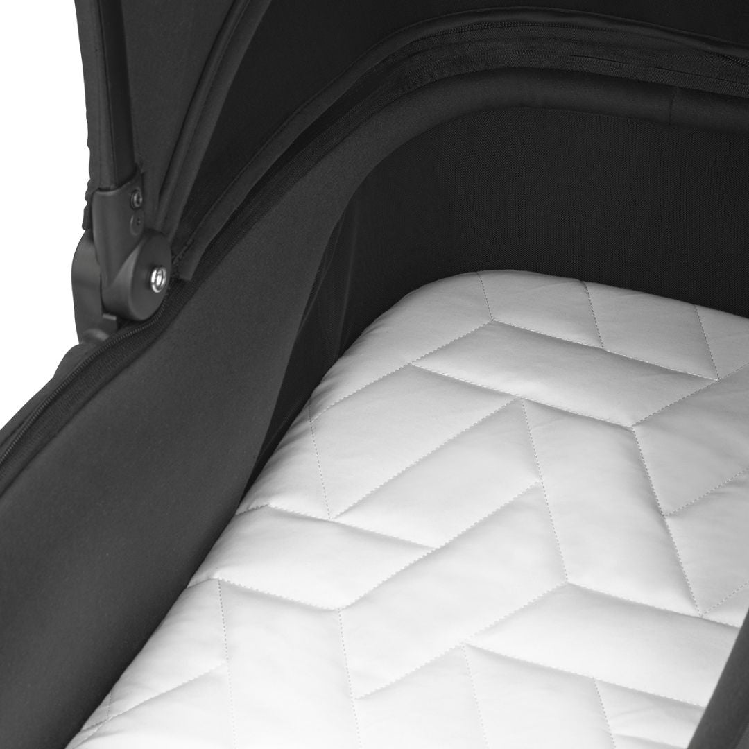 Maxi Cosi Oxford Stroller Essential Black with Oria Bassinet
