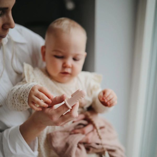Mushie Finger Toothbrush SHIFTING SAND/BLUSH