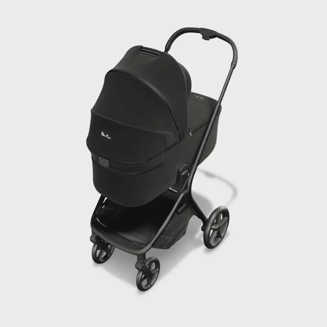 Load video: Silver Cross Breez Pram