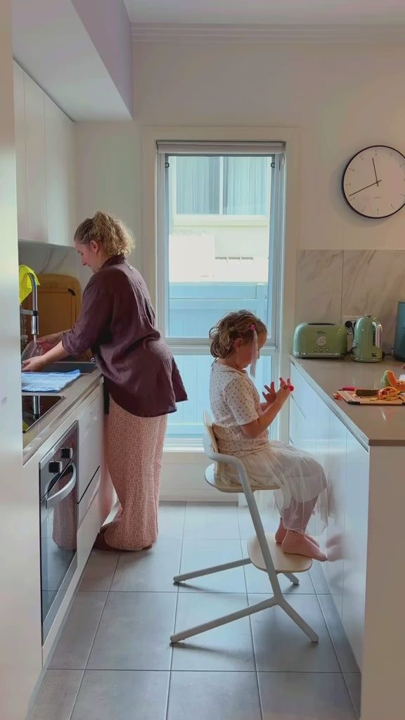 Load video: CYBEX Lemo2 High Chair 3 in 1 Set