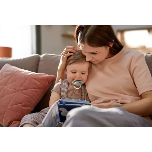 Avent Ultra Air Soothers 18+ months Grey & Green 2pk