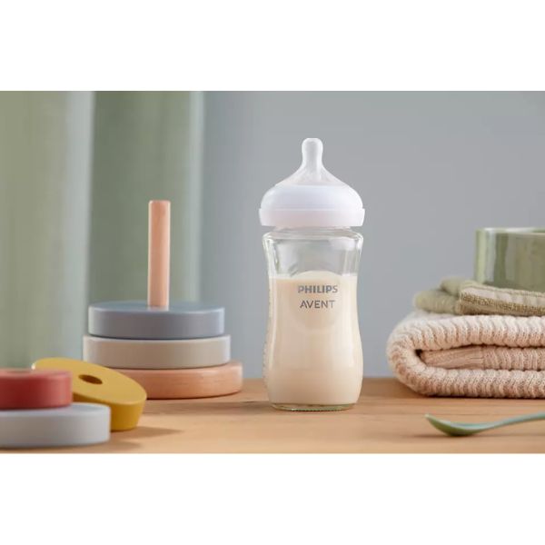 Avent Natural Response Glass Baby Bottle 240ml