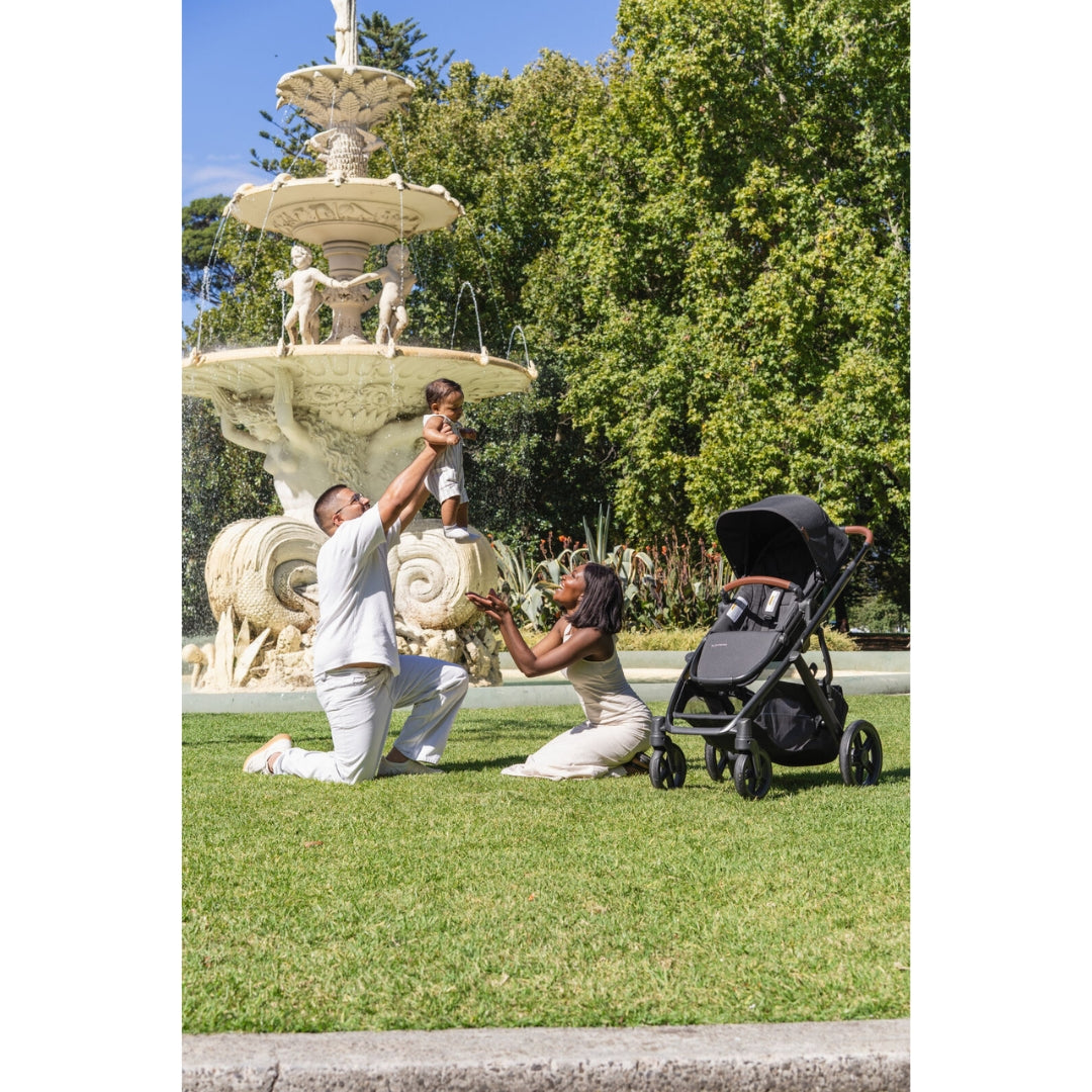 UPPAbaby Vista V3 Pram NORI-EXCLUDES BASSINET (Charcoal/Carbon Frame/Saddle Leather)